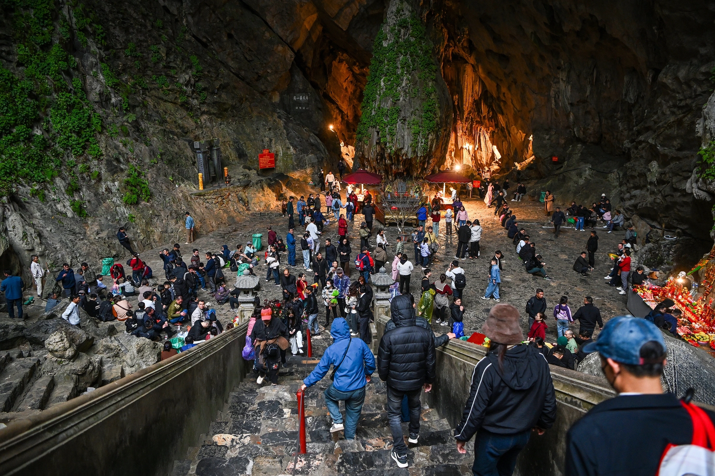 Huong Tich Cave (Dong Huong Tich)