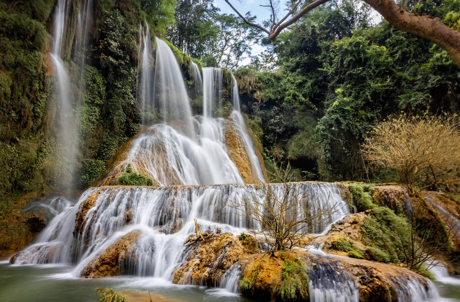 Dai Yem Waterfall Cascade